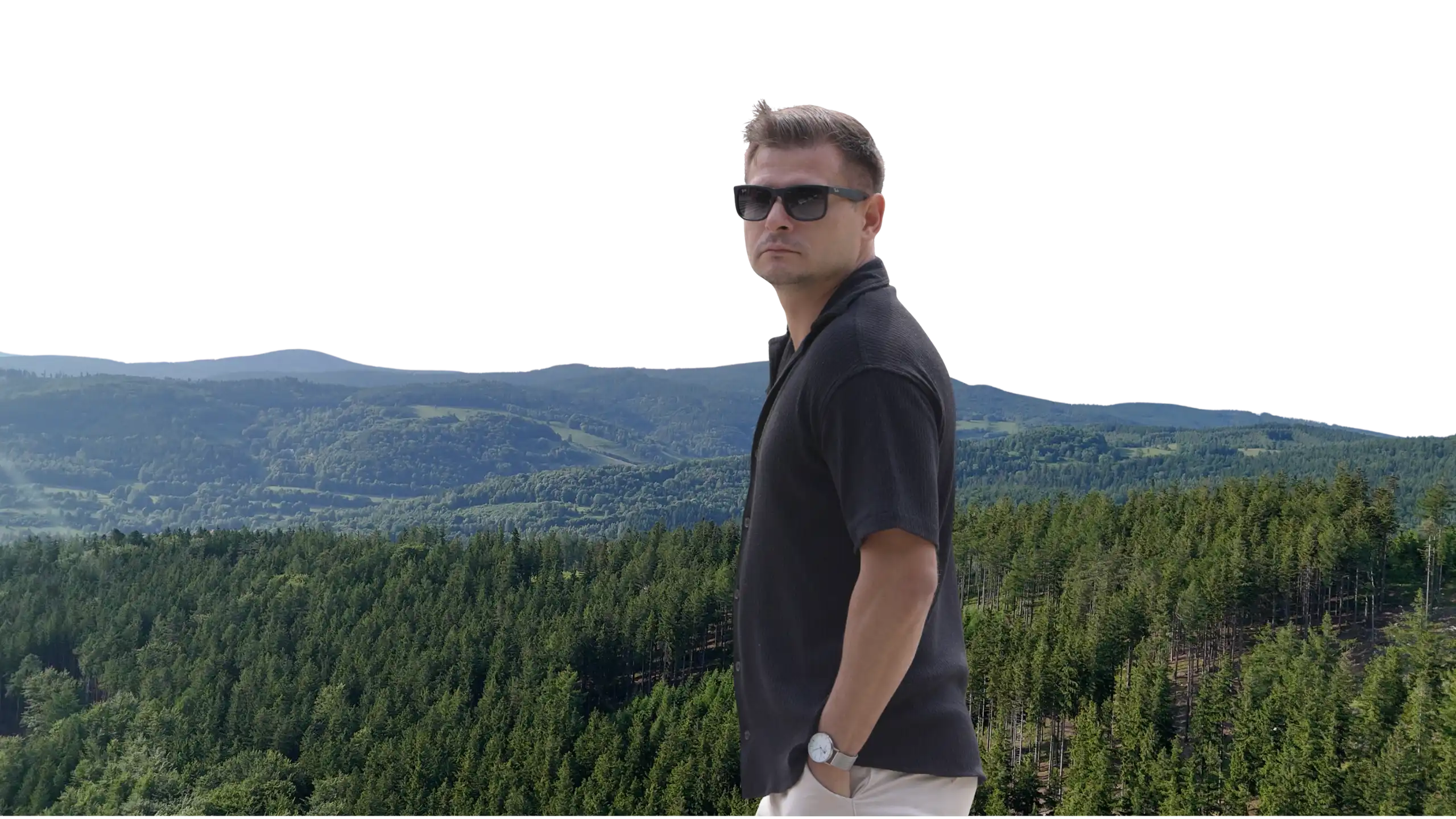 góry oraz Patryk Suracki w tle